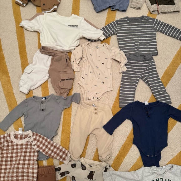 Baby boy bundle - 12 mos - Picture 4 of 5